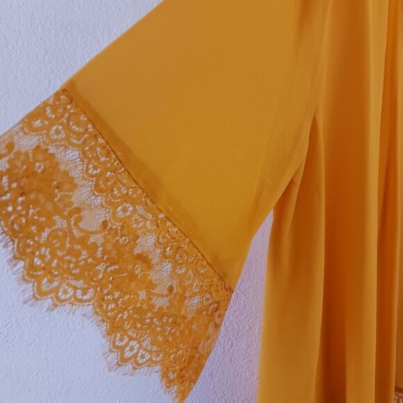 Torrid Chiffon Lace Mix golden yellow Kimono size 1/2X - Picture 4 of 6